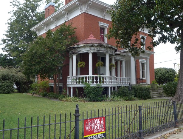 Real estate ad online claims that Lee and Grant smoked cigars together on this porch.
