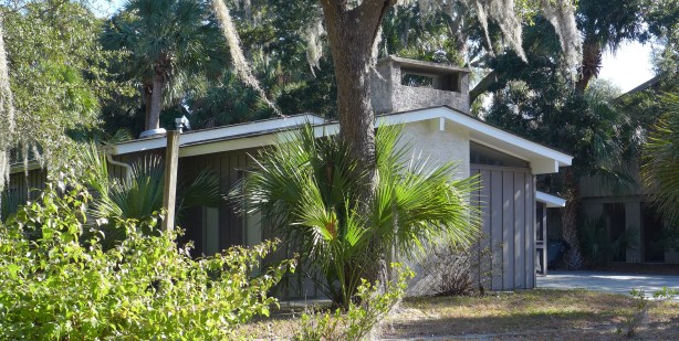 Modernism in the same neighborhood